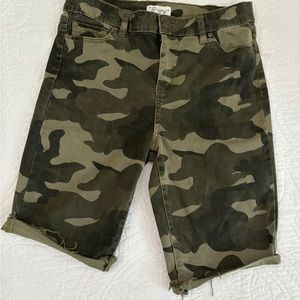camouflage pattern, green shades, stretchy fabric, and nice shaping